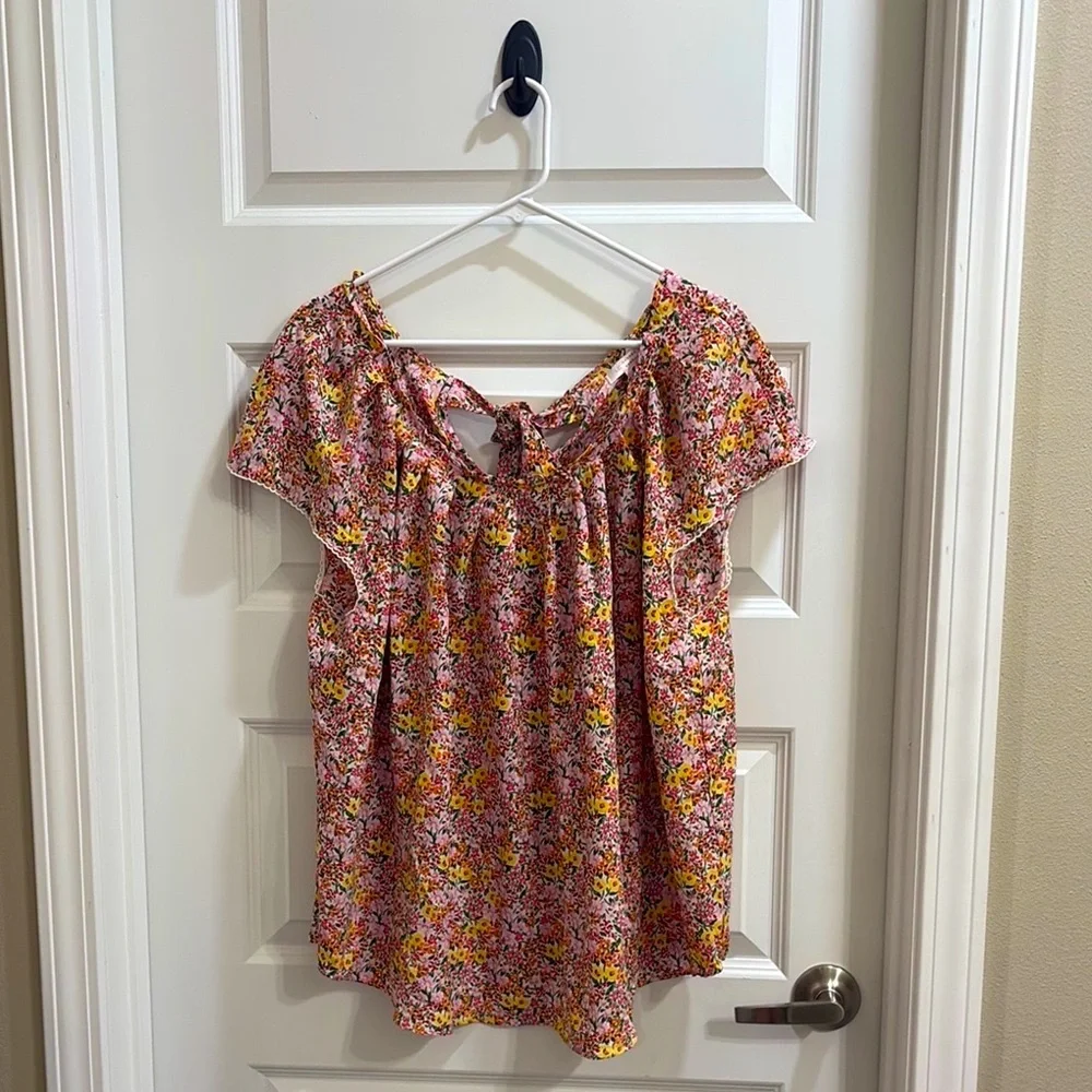 ✨Plus Size Lauren Conrad Floral Blouse✨ - Picture 1 of 6